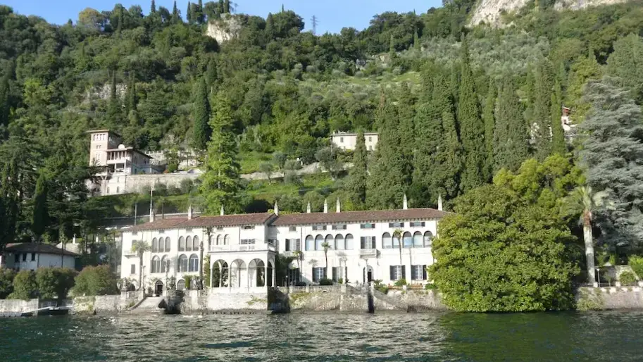 11. Villa Monastero 11. Villa Monastero